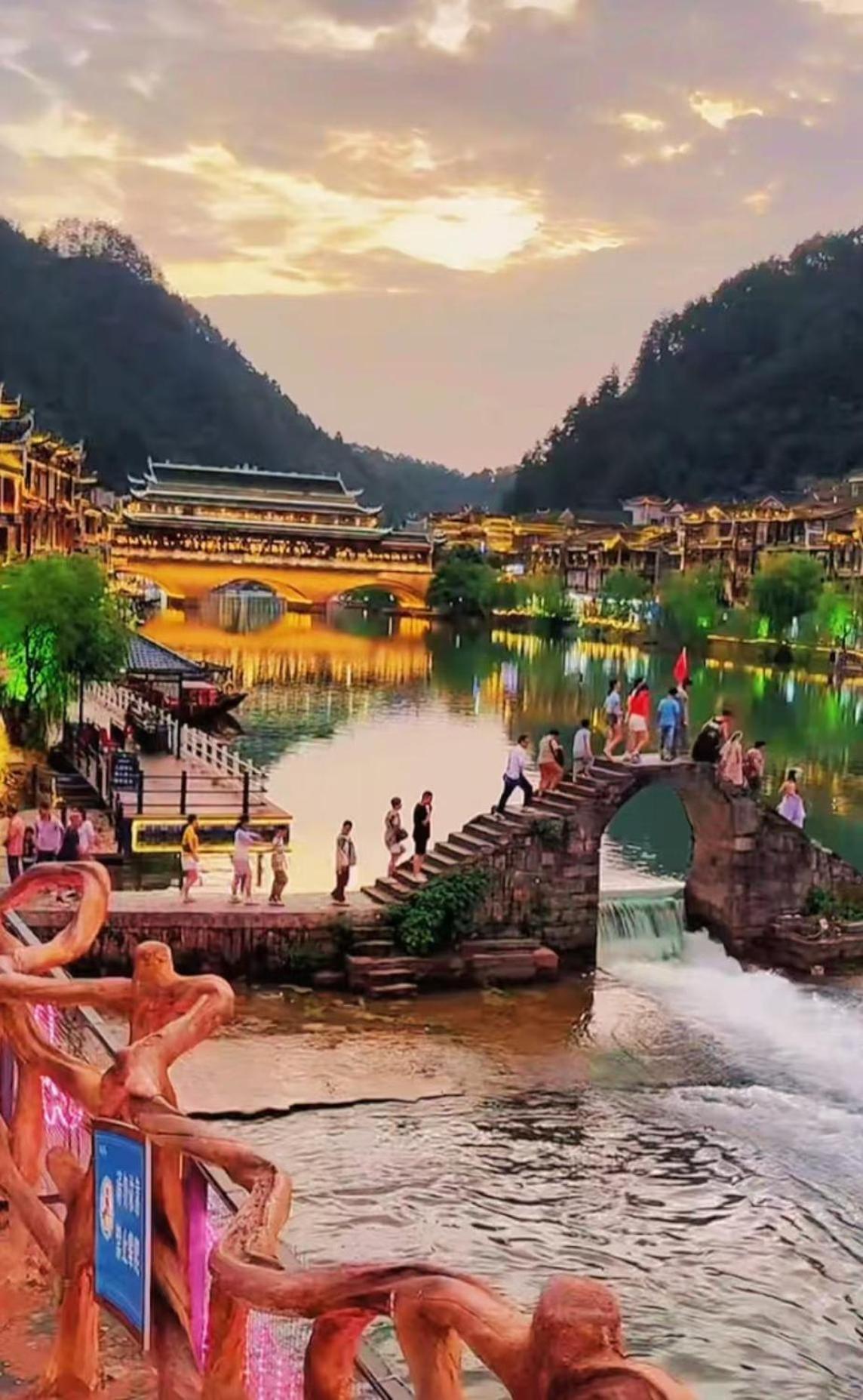 Fenghuang Memory Linjiang Inn ภายนอก รูปภาพ